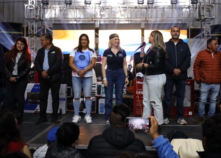 Celebran jóvenes de Huixquilucan Día del Amor y la Amistad con bailazo sonidero