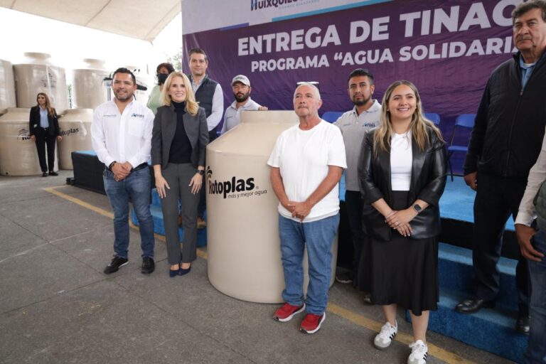 Entrega Huixquilucan tinacos para aumentar el almacenamiento de agua en los hogares