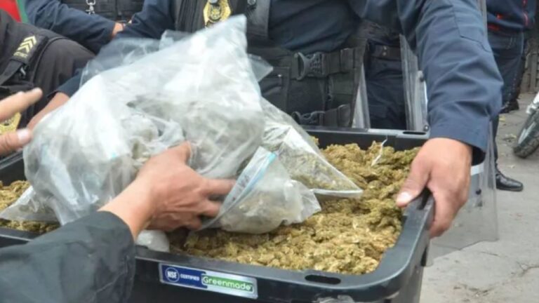 Detienen a un abuelito con más de 100 envoltorios de droga en la Cuauhtémoc