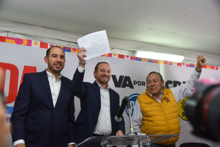 Santiago Taboada se registra como candidato a la Jefatura de Gobierno de la CDMX