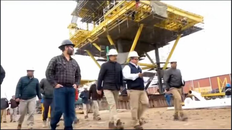 PEMEX impulsa la producción con nuevas plataformas marinas