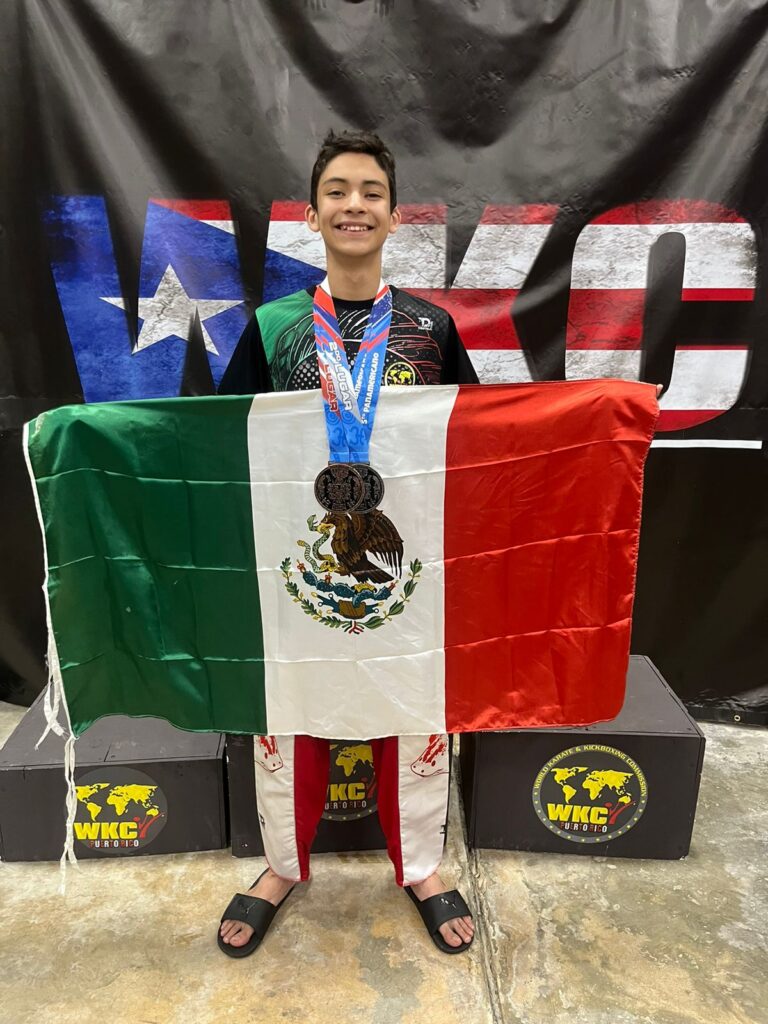 FELICITA MOYA MARÍN A JOVEN KARATECA PORLOGRAR PASE AL MUNDIAL DE LA ESPECIALIDAD