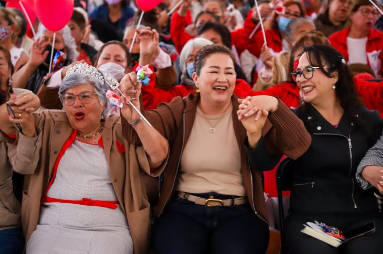MARY GÓMEZ CELEBRA EL DÍA DEL AMOR Y LA AMISTAD CON ADULTOS MAYORES DE LOS GRUPOS DEL DIF TLALNEPANTLA
