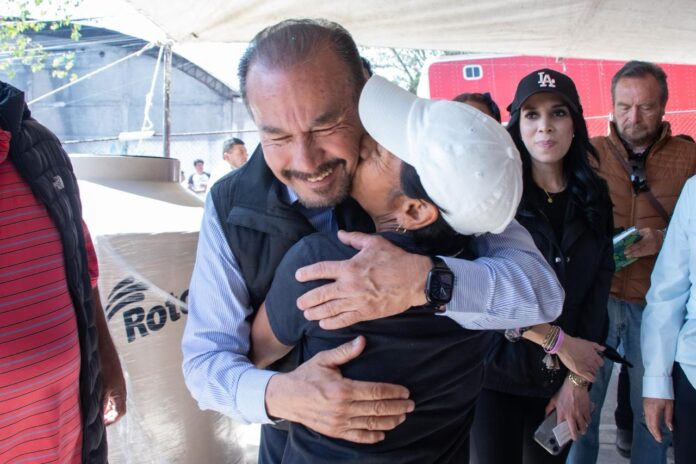 Entrega en Atizapán de Zaragoza de 1,688 tinacos a familias que lo requieren: Pedro Rodríguez