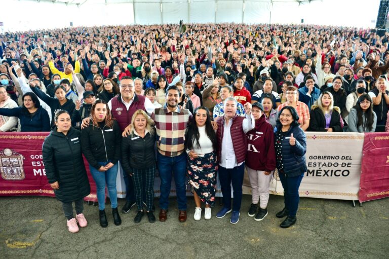 Gobernadora Delfina Gómez entrega en Nezahualcóyotl 3 mil tarjetas Mujeres con Bienestar