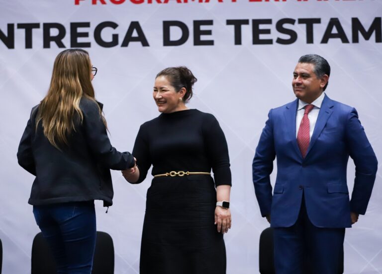 Para dar certeza patrimonial a ciudadanos de Tlalnepantla se entregaron 621 testamentos