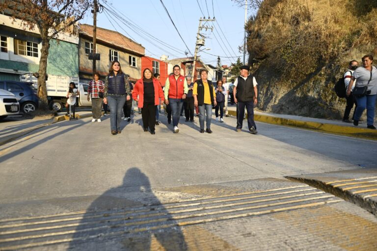 Entrega Naucalpan rehabilitación de calle Sauce en Los Cuartos III