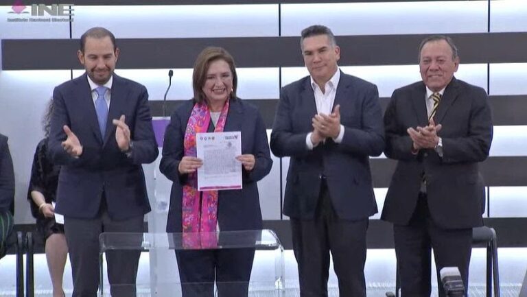 Xóchitl Gálvez se registra ante el INE como candidata presidencial por la coalición ” Fuerza y Corazón por México”