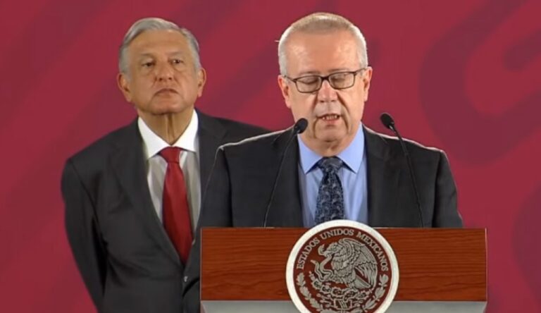 AMLO envía pésame a familia de Carlos Urzúa… pero acusa calumnias de oposición