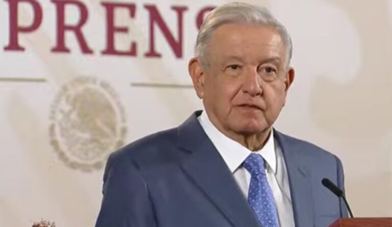 AMLO vincula a reportero que publicó reportaje sobre campaña en 2006 con Carlos Salinas
