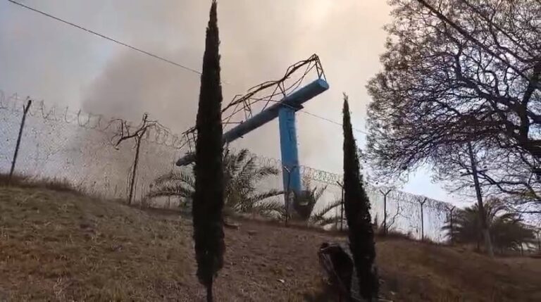 Controlan bomberos incendio en Vaso Regulador de Cristo