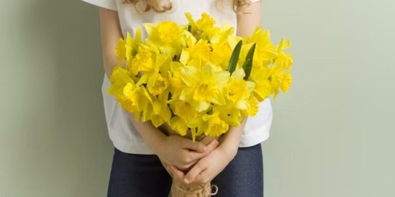 Esto significa que te regalen flores amarillas