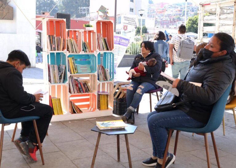 Inicia en Huixquilucan la jornada “Un Kilómetro de Libros” para fomentar la lectura y el acceso a la cultura
