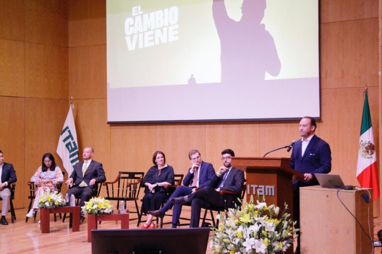 Santiago Taboada pide a jóvenes comparar proyectos antes de votar