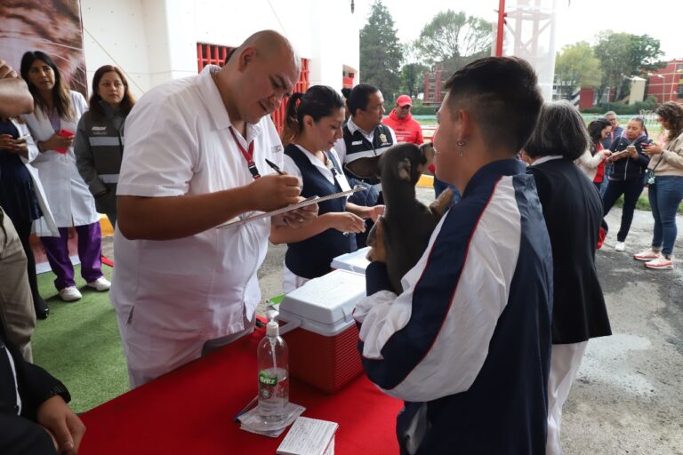 DIF TLALNEPANTLA SE SUMA A LA JORNADA NACIONAL DE VACUNACIÓN ANTIRRÁBICA CANINA Y FELINA 2024