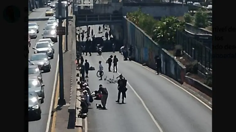 Jóvenes grafiteros protestan por la desaparición de grafitis