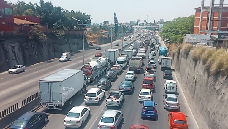 Salida a la México-Cuernavaca ‘a reventar’ por vacaciones de Semana Santa