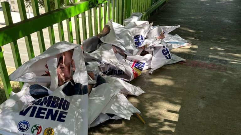 Gobierno de CDMX retira propaganda política de lugares prohibidos