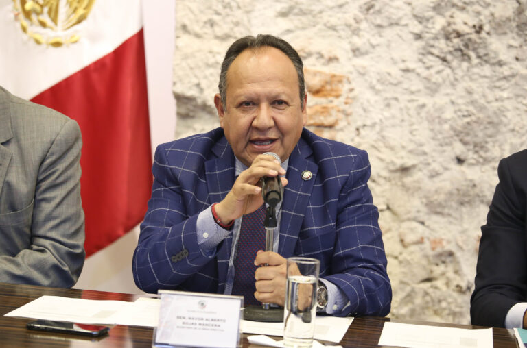 Inauguran seminario sobre los Doscientos Años de la Constitución de 1824