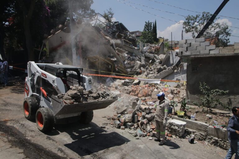 Retiran escombros y evalúan los daños tras la explosión en Tlalpan
