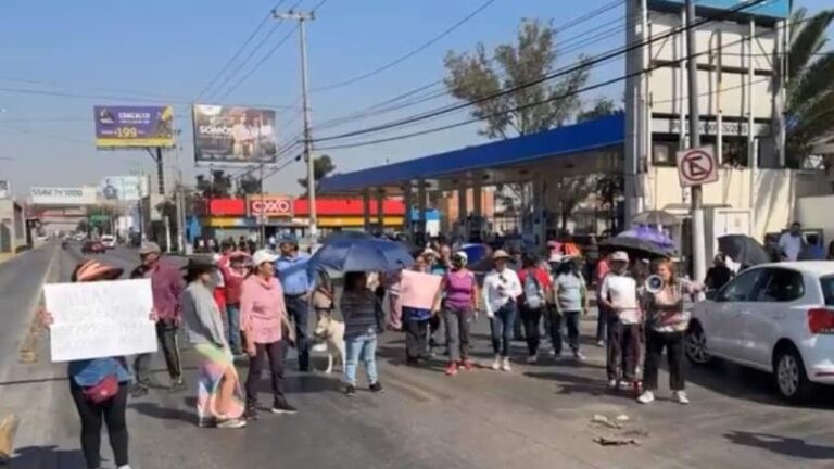 Vecinos de Ecatepec bloquean la López Portillo por falta de agua