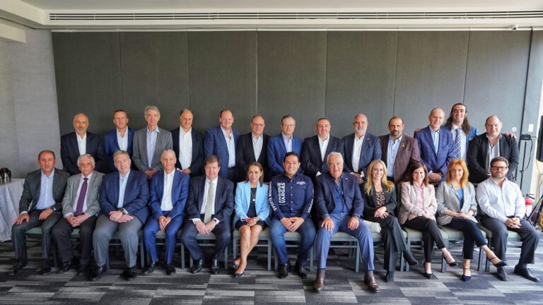 Dialoga Enrique Vargas con la comunidad judía