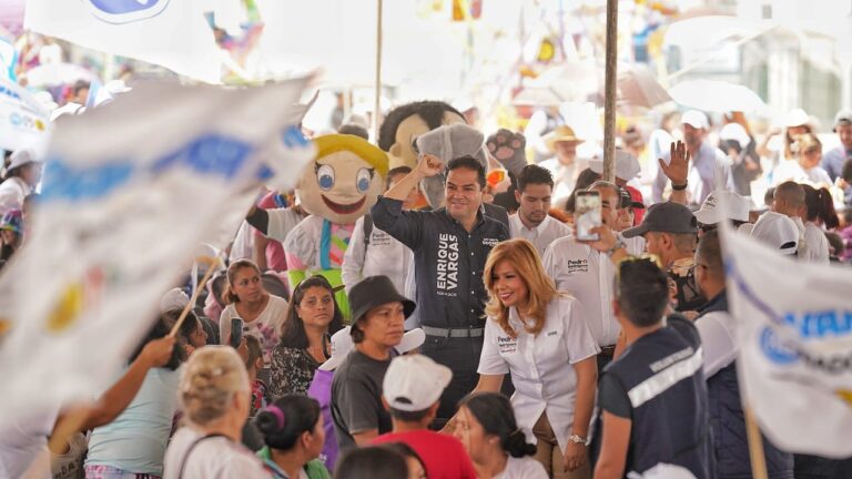 Enrique Vargas acompaña a Karla Fiesco y Pedro Rodríguez en sus giras