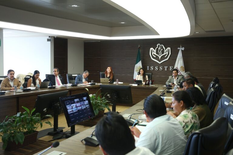 Abordan Issste y CNTE temas para mejorar atención al magisterio