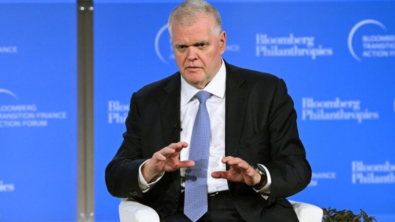 Banco HSBC anuncia la retirada de su director ejecutivo