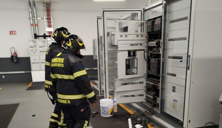 Corto circuito provoca flamazo en Liverpool de Mitikah; hay dos heridos