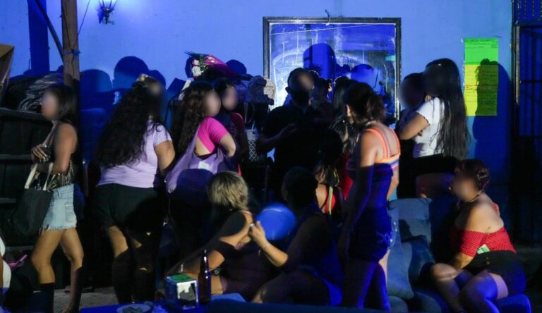Rescatan a 27 mujeres obligadas a ejercer la prostitución en Cancún