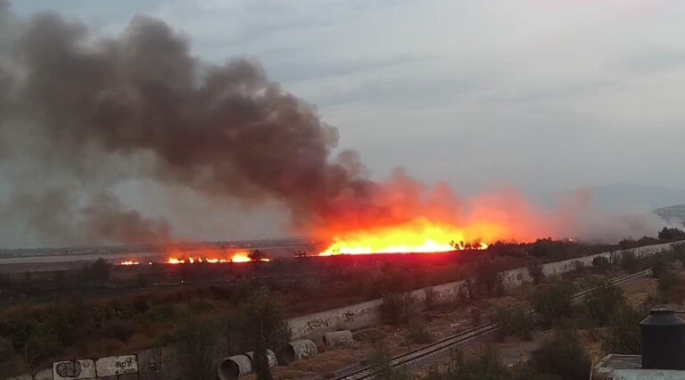 Atiende Protección Civil del Estado de México incendio de pastizal en Nezahualcóyotl