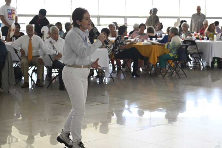 Adultos mayores, uno de los principales motores de mi gobierno: Angélica Moya