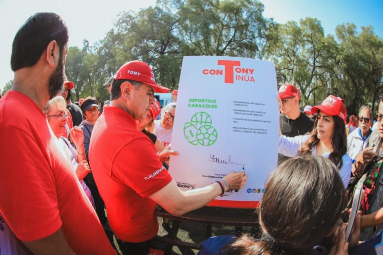 Tony Rodríguez firma convenio para rehabilitar deportivos de Tlalnepantla para la niñez, jóvenes y adultos se echen una cascarita