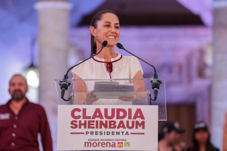 Claudia Sheinbaum cierra su campaña con Fiesta Popular en el Zócalo, amenizada por Los Ángeles Azules