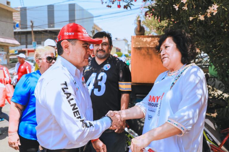 Tony Rodríguez seguirá con el desazolve en las colonias para que no se inunde tu vivienda