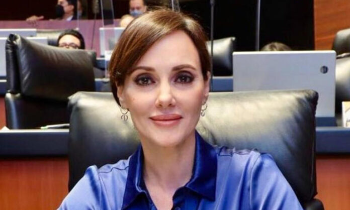 Lilly Téllez comparte número telefónico de consejero del INE que le 'ordenó' participar en programa de Ciro Gómez Leyva