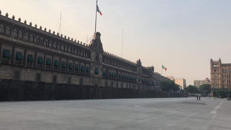 Blindan Palacio Nacional tras agresión de normalistas