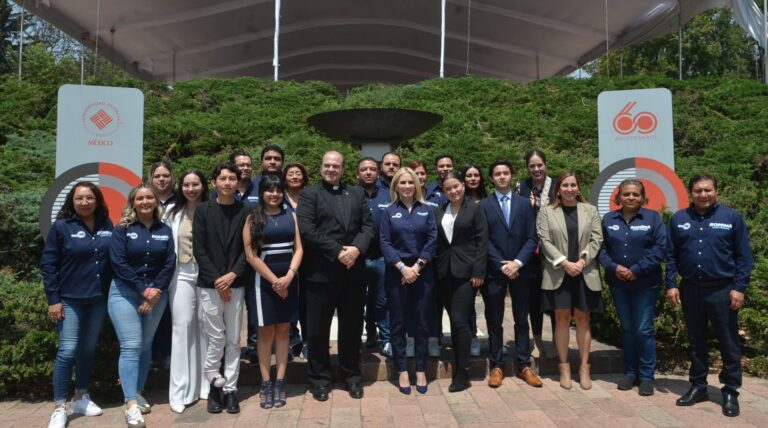 Se compromete Romina Contreras a mantener las becas para estudiantes de todos los niveles educativos