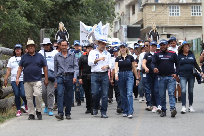 Se compromete Romina Contreras a seguir apoyando la educación en Huixquilucan