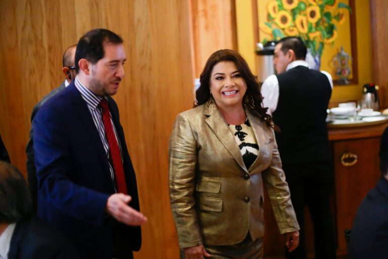 Ante la ABM, Clara Brugada presenta 10 compromisos para fortalecer el desarrollo económico de la ciudad