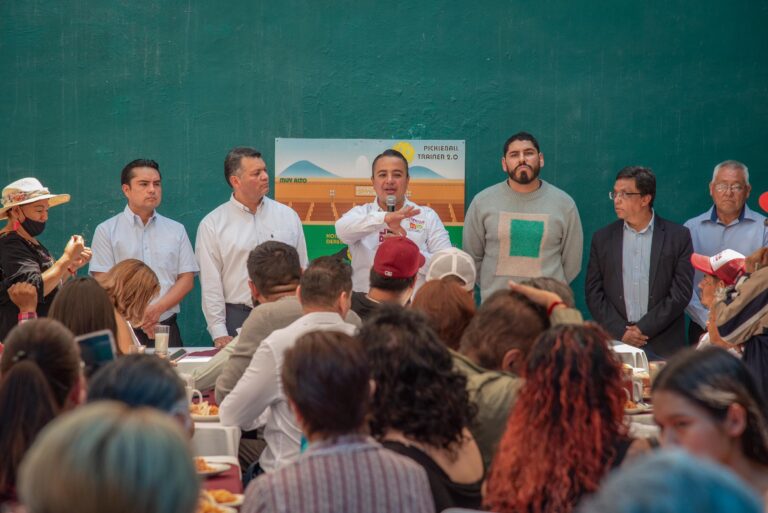 Vecinos de Lindavista arropan a Janecarlo Lozano; combatirá construcciones ilegales