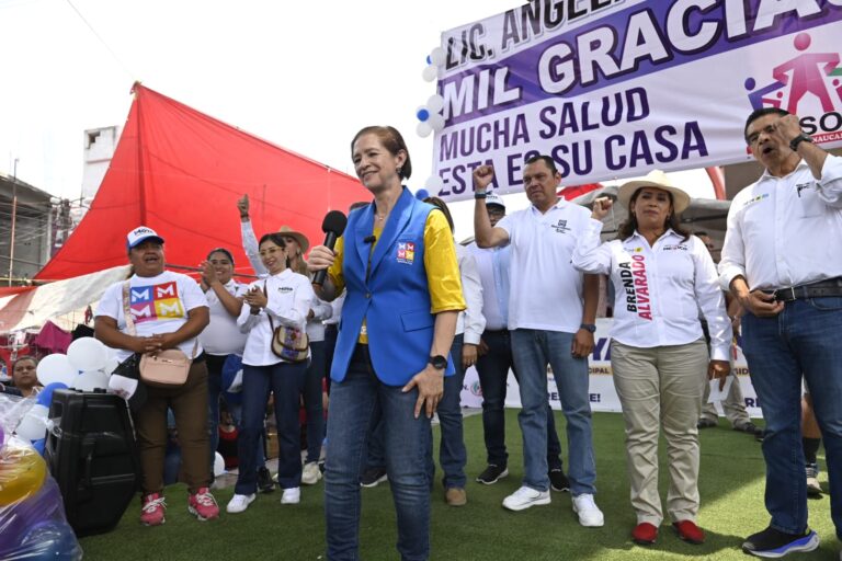 Celebra Angélica Moya día de la niñez con comerciantes del tianguis de El Molinito