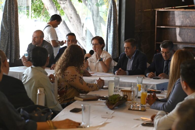 Se reúne Moya Marín con cámaras empresariales