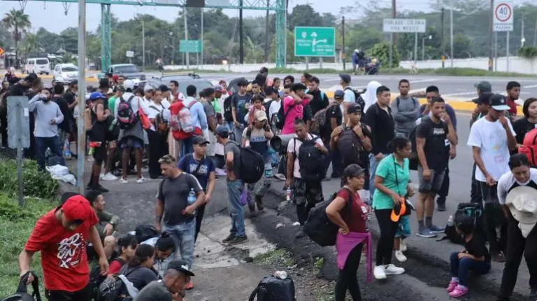 Parte caravana migrante desde Tapachula como presión antes de elecciones