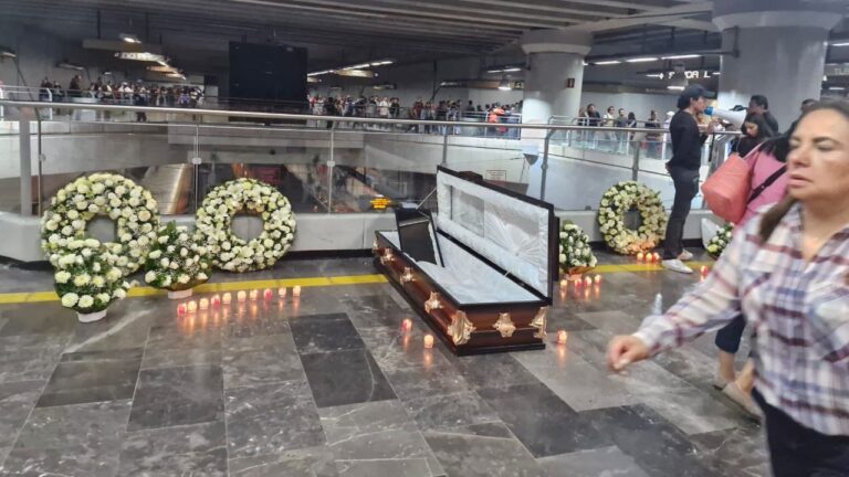A tres años del colapso de la Línea 12, exigen justicia en estación Mixcoac
