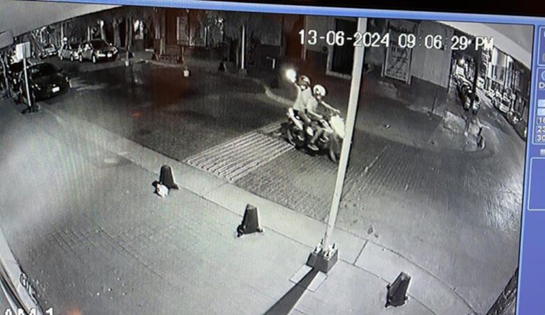 Balean oficinas del diario Adiscusión en Culiacán
