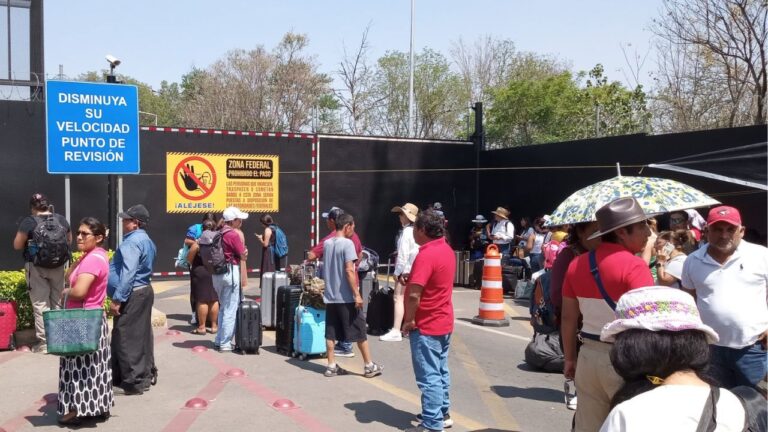 Suspenden todos los vuelos en Aeropuerto de Oaxaca ante bloqueo del SNTE