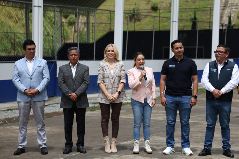 Entrega Huixquilucan techumbre de la cancha de futbol del deportivo “San Martín”