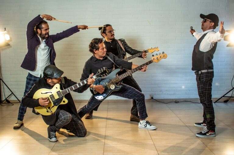La banda mexicana KARMANN GHIA anuncia el lanzamiento de su nuevo sencillo "NO MÁS"